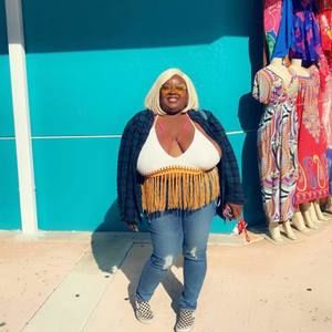 Meet your Posher, Elle